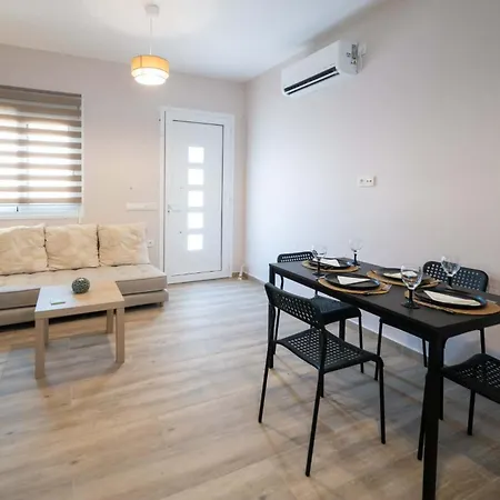 Amfithea Guest House