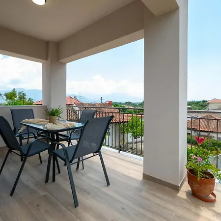Amfithea Guest House *