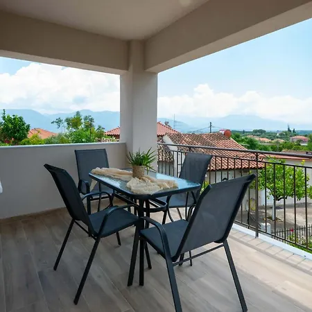 Amfithea Guest House *