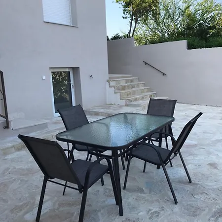 Amfithea Guest House