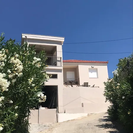 Amfithea Guest House Hébergement de vacances
